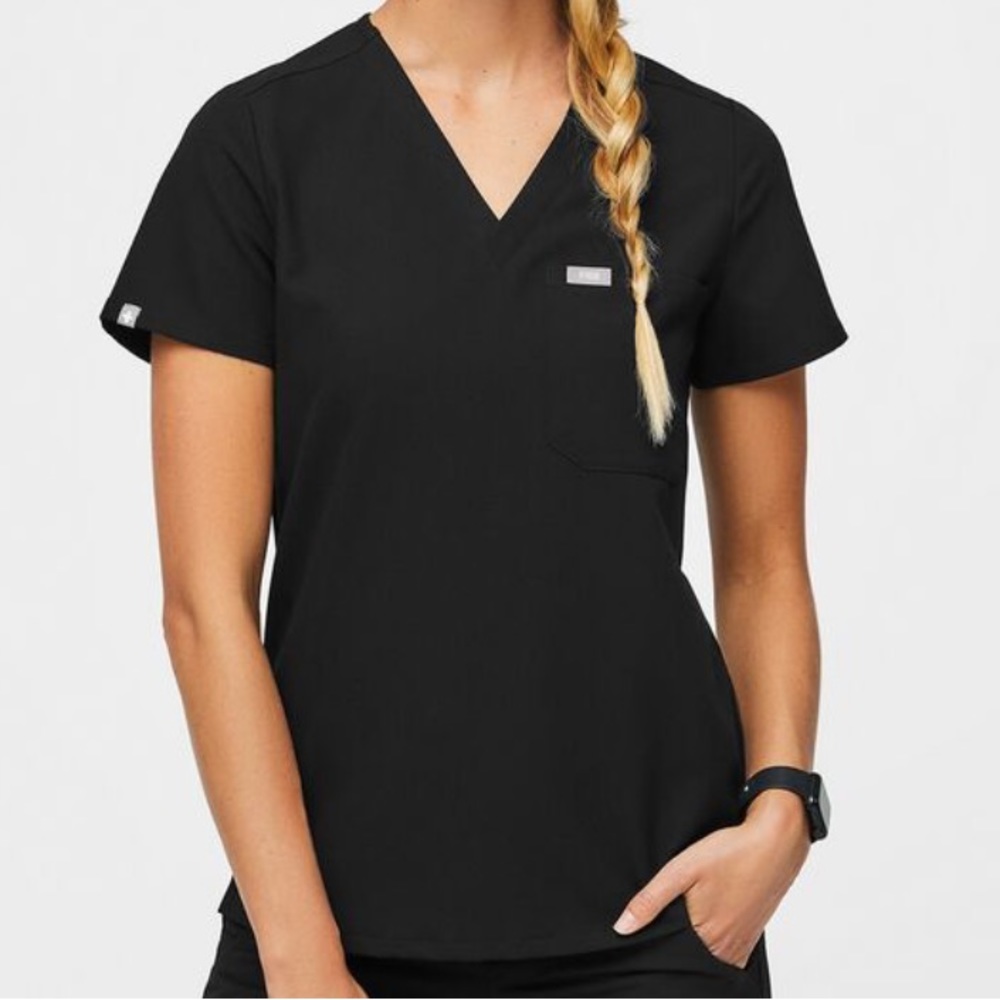 Figs One Pocket Scrub Top in Black: Size Small